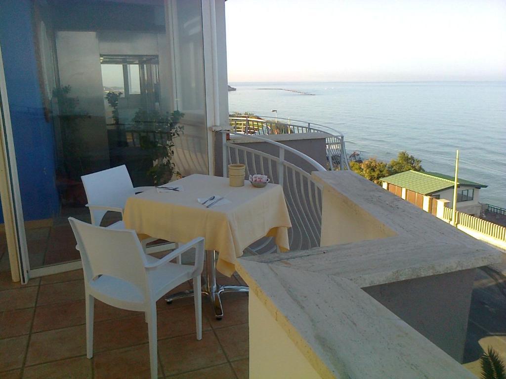 Hotel L'Approdo Άντζιο Εξωτερικό φωτογραφία